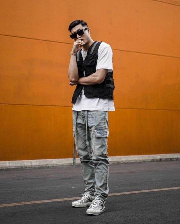 Dior B23 Low Top Logo Slant on the account Instagram of @mnml.the
