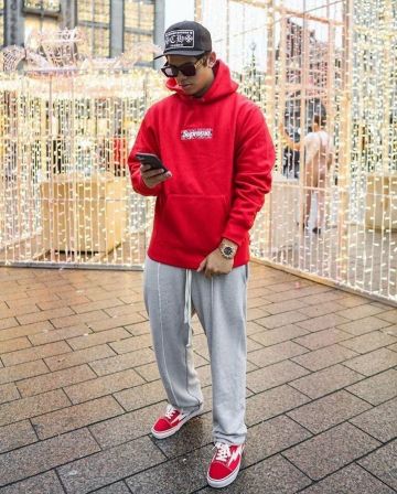 Sweat à capuche Supreme Bandana Box Logo Rouge sur le compte Instagram de @mnml.la