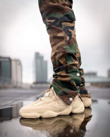 Adidas Yeezy 500 Blush en la cuenta de Instagram de @mnml.la
