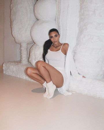 The white socks of Kim Kardashian on the account Instagram of @kimkardashian