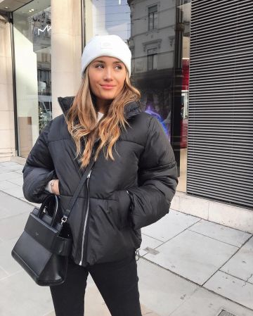 Topshop Jeans Black de Kate Hutchins en la cuenta de Instagram @kateehutchins
