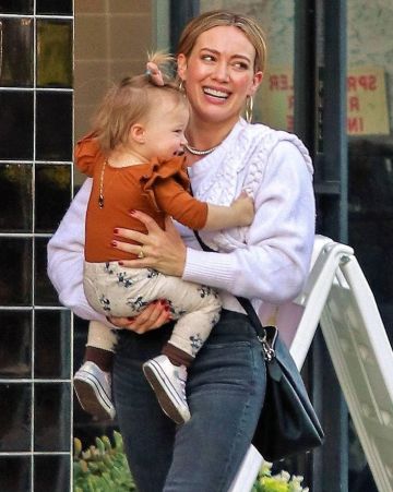 Louis Vuitton Babylon Mahina usado por Hilary Duff Studio City 19 de diciembre de 2019
