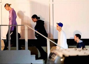 UGG Classic Mini II Genuine Shearling Lined Boot usado por Demi Lovato Cost Plus Market 18 de diciembre de 2019