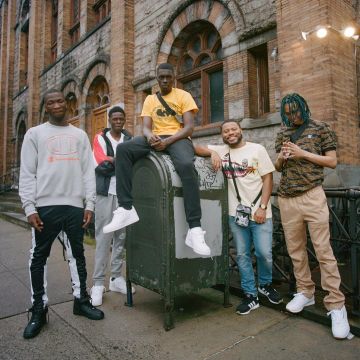 Las zapatillas nike blancas que lleva Sheck Wes en la cuenta de Instagram de @sheckwes