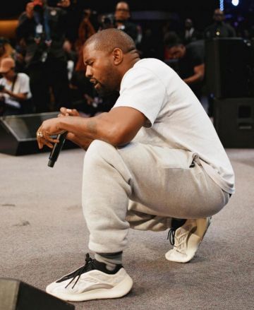 Yeezy 700 azael en la cuenta de Instagram de @sneakersbr