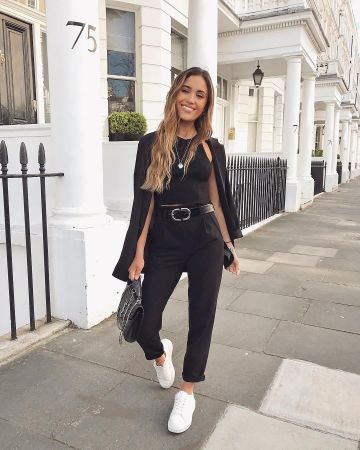 Black Crop Top de Kate Hutchins en la cuenta de Instagram @kateehutchins
