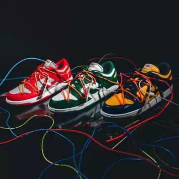 Nike se sumerge en rojo blanco en la cuenta de Instagram de @lesitedelasneaker