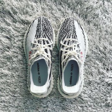 Yeezy zebra en la cuenta de Instagram de @sneakersbr