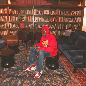 Sneakers nike white, red and black worn by Sheck Wes on the account Instagram of @sheckwes