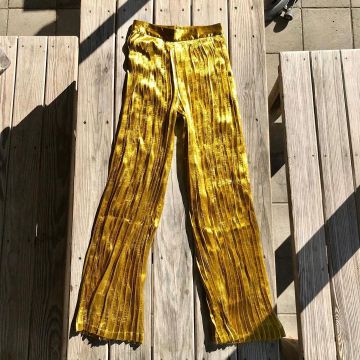 Pants golden flared on the account Instagram of @rumorsnc