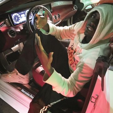 Le hoodie gucci blanc porté par Sheck Wes sur le compte Instagram de @sheckwes
