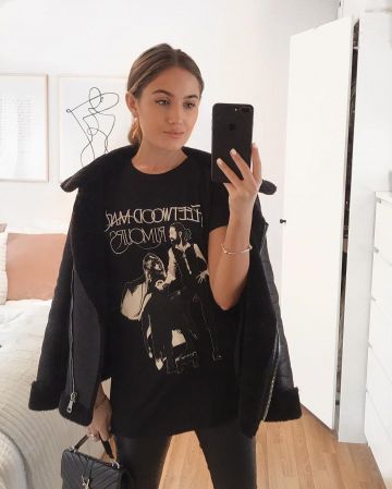 T-shirt black of Kate Hutchins on the Instagram account @kateehutchins