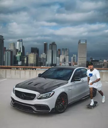 The pair of Nike's Nyjah Huston on the account Instagram of @nyjah