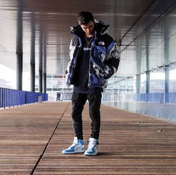 Air Jordan 1 x off-white " unc " usado por thisboysimon en la cuenta de Instagram de @thisboysimon 