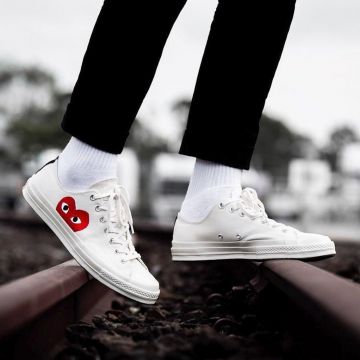 Converse cdg low white account on the Instagram of @sneakersevent