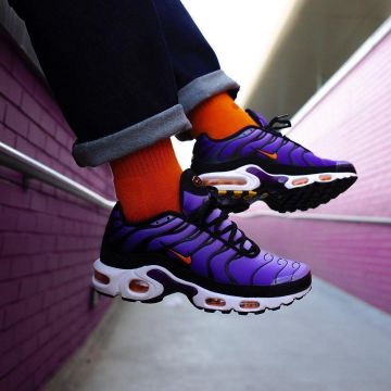 Air max plus og purple sur le compte Instagram de @sneakersevent