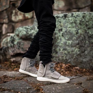 Yeezy 750 OG en la cuenta de Instagram de @sneakersevent