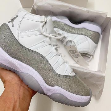 Air Jordan 11 " white metalic silver " porté par mrs.pebbles  sur le compte Instagram de @mrs.pebbles 
