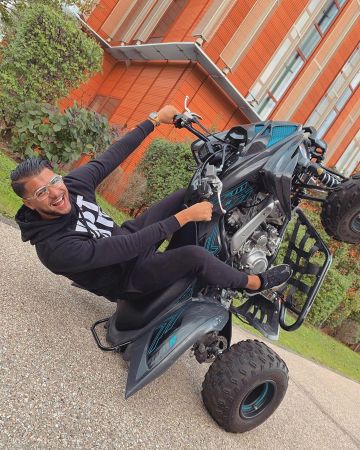 The hoodie Nike black worn by Mister Official account Instagram of @mister_officiel