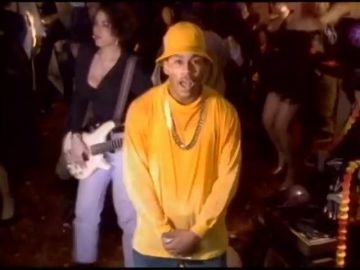 Le sweat jaune uni porté par LL Cool J sur le compte Instagram de @llcoolj