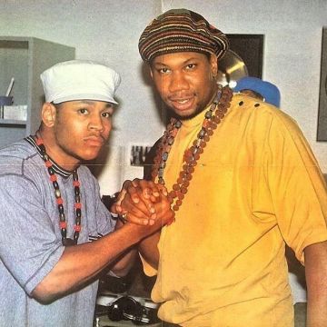 The yellow t-shirt kingdom carried by KRS-One on the account Instagram of @llcoolj