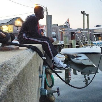 Las zapatillas air jordan blancas y negras que lleva Sheck Wes en la cuenta de Instagram de @sheckwes