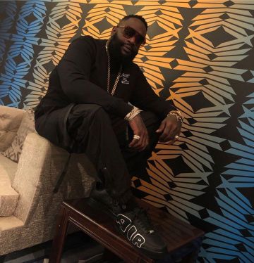 Sneakers nike air black and white worn by Rick Ross on the account Instagram of @richforever