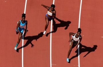 Nike Zoom Superfly Elite de Dina Asher-Smith en la cuenta de Instagram de @dinaashersmith