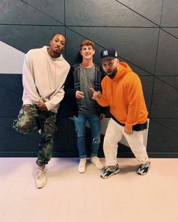 Las zapatillas Adidas Yeezy Boost 700 "Wave Runner" usadas por Andy Mineo en la cuenta de Instagram de @lecrae