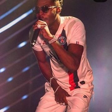 La camiseta psg de Koba LaD en la cuenta de Instagram de @koba_lad_fan_s