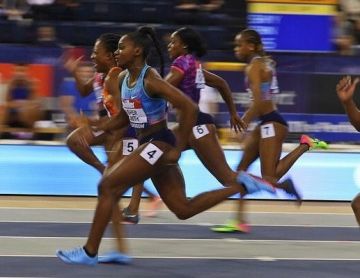 Nike Zoom Superfly Elite de Dina Asher-Smith en la cuenta de Instagram de @dinaashersmith