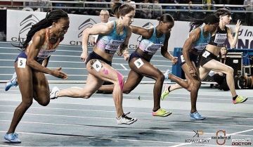 Nike Zoom Superfly Elite de Dina Asher-Smith en la cuenta de Instagram de @dinaashersmith