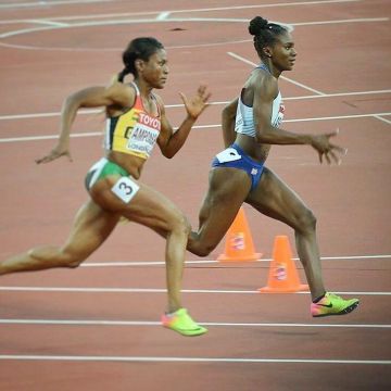 Nike superfly elite de Dina Asher-Smith en la cuenta de Instagram de @dinaashersmith