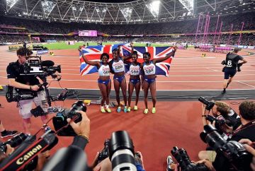 Nike superfly elite de Dina Asher-Smith en la cuenta de Instagram de @dinaashersmith