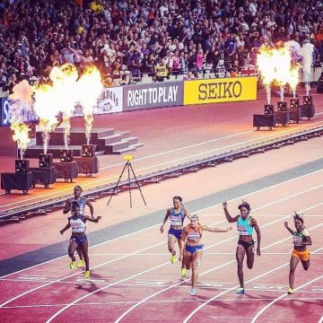 Nike superfly elite de Dina Asher-Smith en la cuenta de Instagram de @dinaashersmith