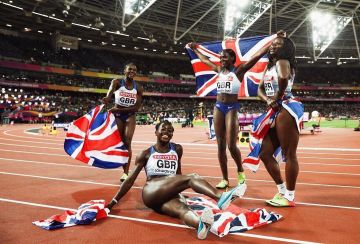 Nike superfly elite de Dina Asher-Smith en la cuenta de Instagram de @dinaashersmith