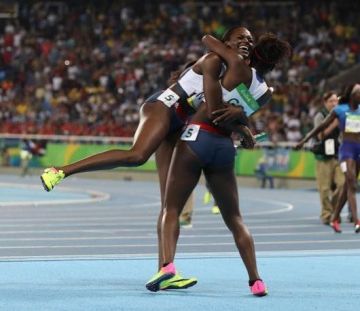 Nike superfly elite de Dina Asher-Smith en la cuenta de Instagram de @dinaashersmith