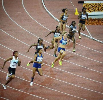 Nike superfly elite de Dina Asher-Smith en la cuenta de Instagram de @dinaashersmith