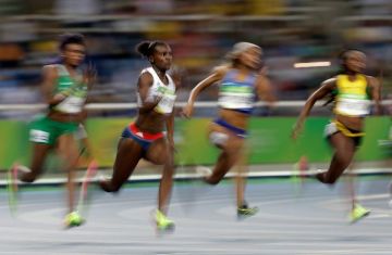 Nike superfly elite de Dina Asher-Smith en la cuenta de Instagram de @dinaashersmith