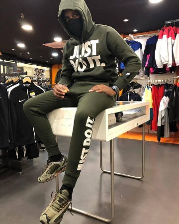 Cache cou sur le compte Instagram de @footkornerqwartz
