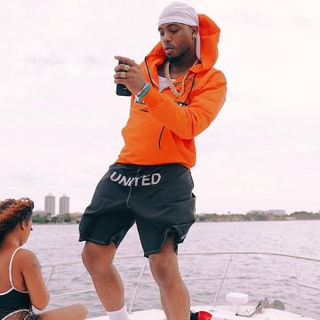 Le short United noir porté par B.o.B. sur le compte Instagram de @bob