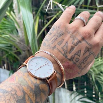 The watch Daniel Wellington Julien Tanti on his account Instagram @julientantiplein
