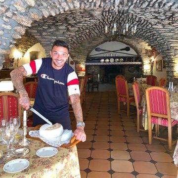 T-shirt champion Julien Tanti account on the Instagram of @julientantiplein