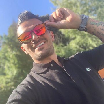 Polo lacoste Julien Tanti account on the Instagram of @julientantiplein