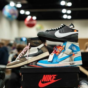 Jordan 1 Retro High Off-White University Blue en la cuenta de Instagram de @sneakercon