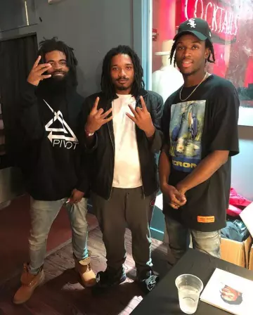 La camiseta de Heron Preston usada por Saba en la cuenta de Instagram de @sabapivot