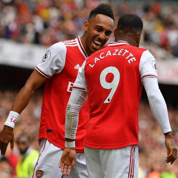 Maillot sur le compte Instagram de @lacazettesquad