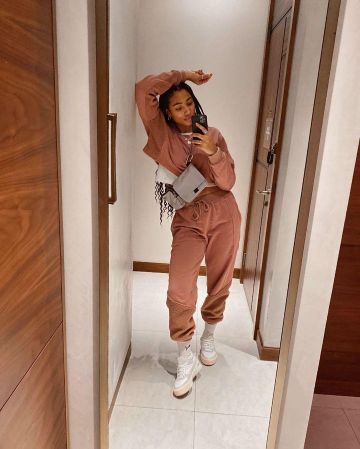 Pantalones cortos de suéter sudado rosa puma usado por lesley en la cuenta de Instagram de @asos_lesley