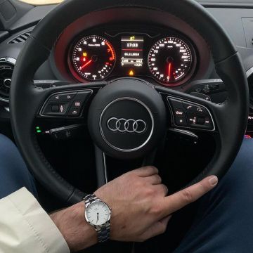 men's watch worn by watch man on the account Instagram of @nikolalozina 