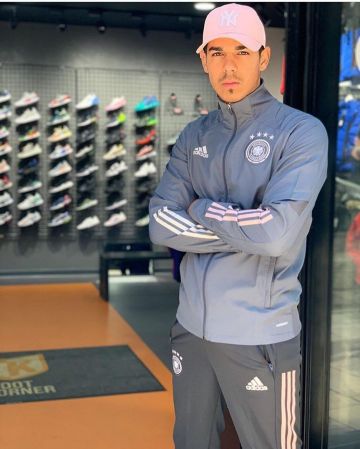 Veste sur le compte Instagram de @footkornerkremlin